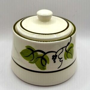 STANGL Ceramic Pottery Golden Grape container with‎ Lid.